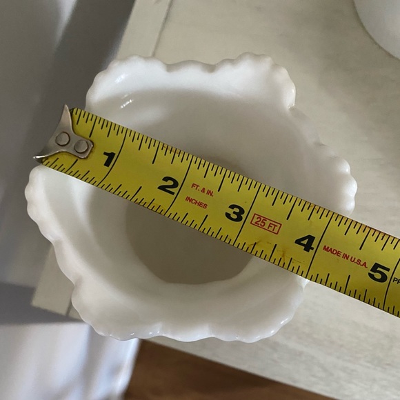 Westmoreland milk glass small vase. Old quilt pattern. Stamped. - Picture 2 of 7